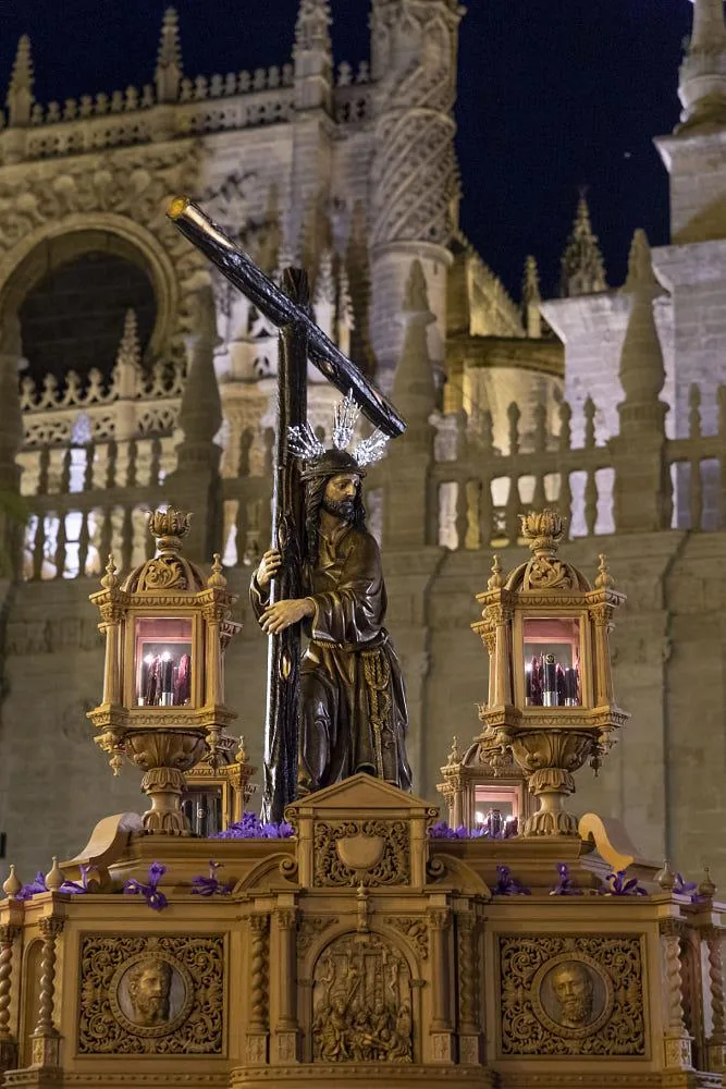 Cristo de la Corona, vista frontal de la escultura procesional