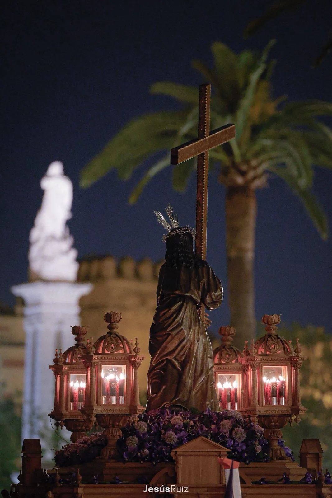 Santísimo Cristo de la Corona durante la procesión de Semana Santa