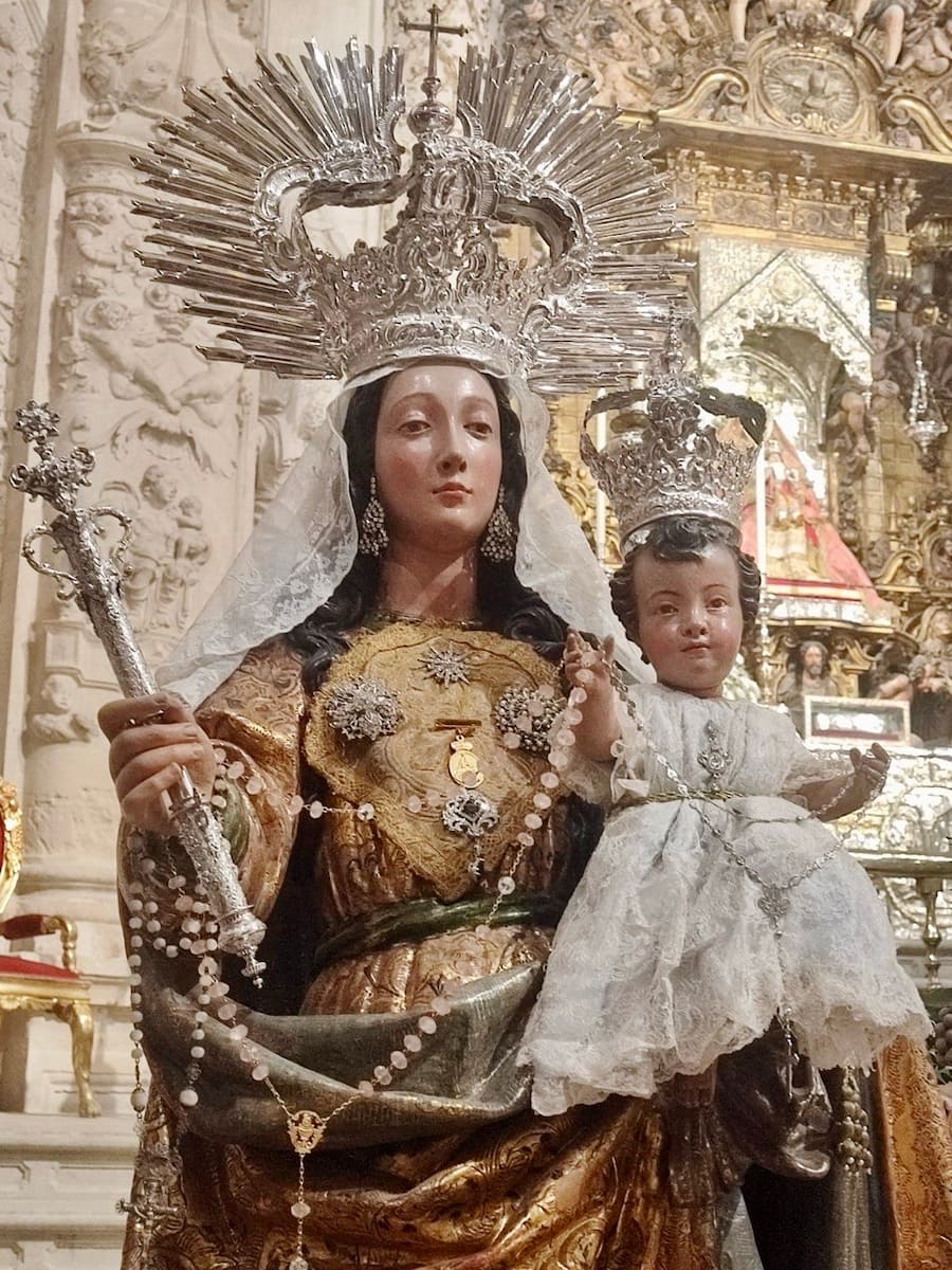 Paso de palio de Nuestra Señora del Rosario, Hermandad del Cristo de la Corona