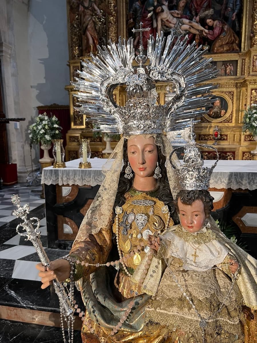 Nuestra Señora del Rosario, escultura procesional de la Hermandad