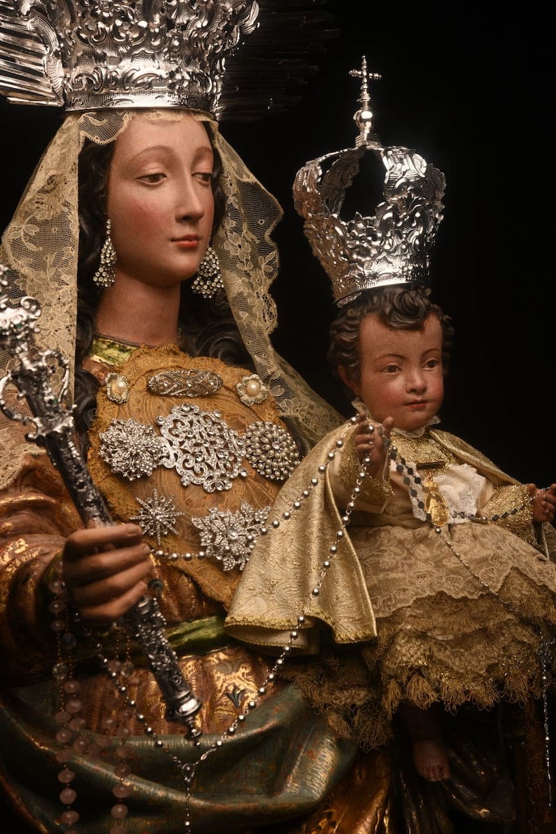 Nuestra Señora del Rosario, titular mariana de la Cofradía del Cristo de la Corona